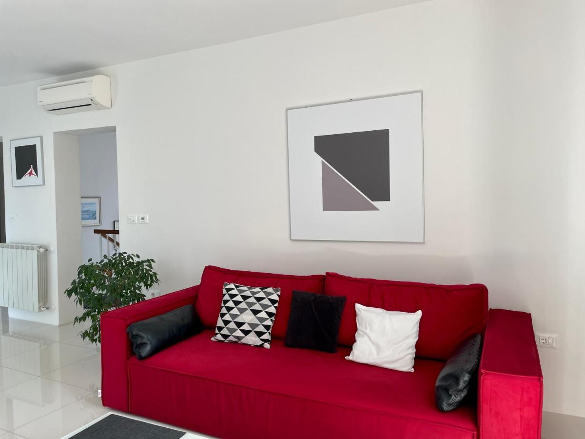 Apartments Bloom Near The Beach Πόρετς Εξωτερικό φωτογραφία
