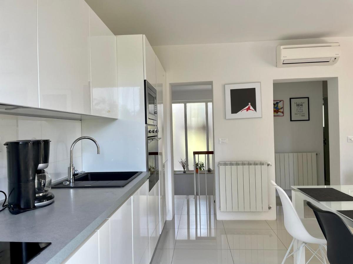 Apartments Bloom Near The Beach Πόρετς Εξωτερικό φωτογραφία