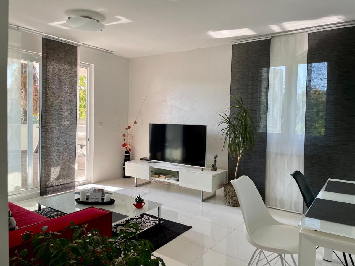 Apartments Bloom Near The Beach Πόρετς Εξωτερικό φωτογραφία