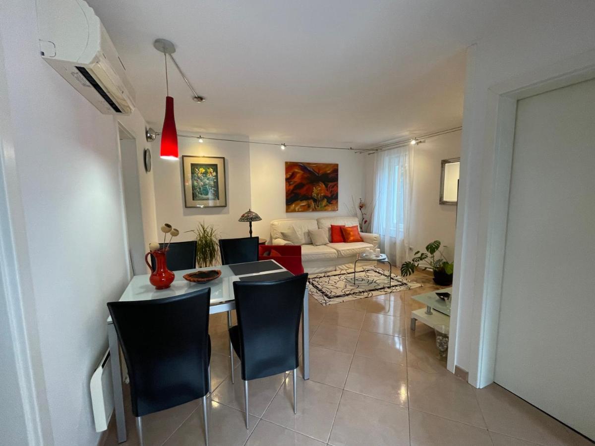Apartments Bloom Near The Beach Πόρετς Εξωτερικό φωτογραφία