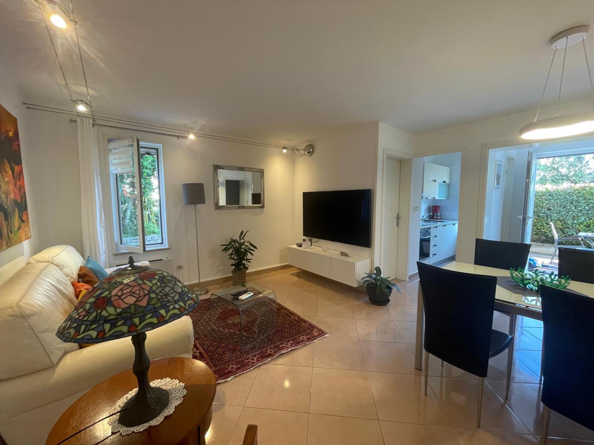 Apartments Bloom Near The Beach Πόρετς Εξωτερικό φωτογραφία