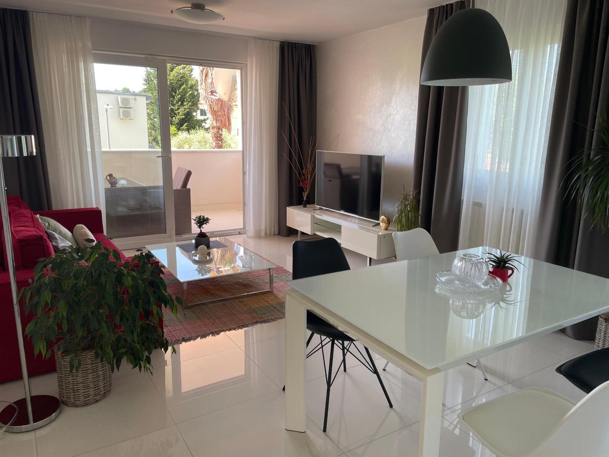 Apartments Bloom Near The Beach Πόρετς Εξωτερικό φωτογραφία